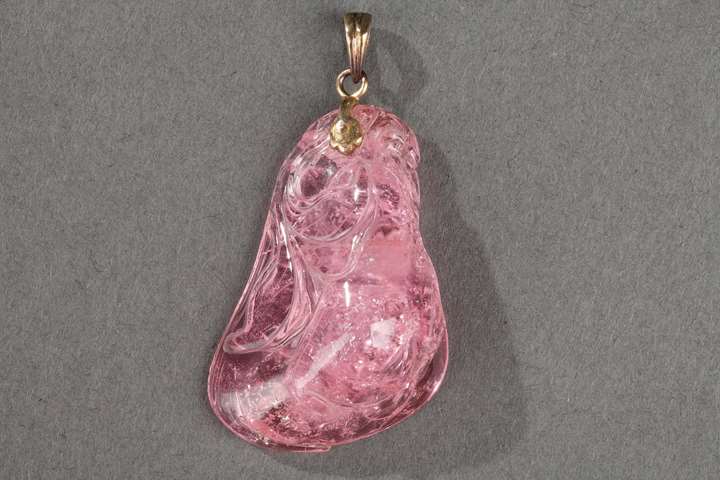 Pendant pink tourmaline sculpted in fruit shape and foliage